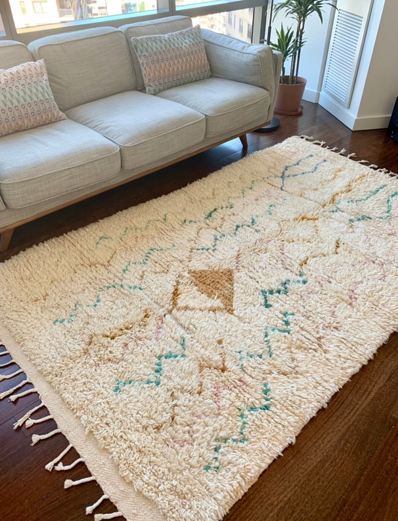 Isn't It Romantic Vintage Moroccan Rug 4'11"x8'3" (Wool)