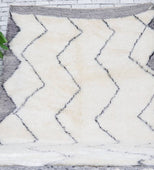 Basic Instincts Vintage Moroccan Rug 5'x9' (Wool)